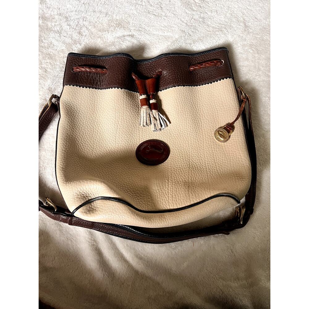 Dooney & Bourke VIntage Bucket Shoulder Crossbody Bag White Pebbled Leather